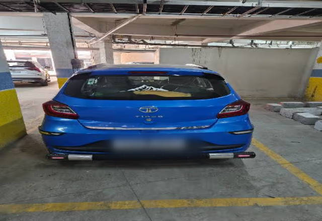 https://images10.gaadi.com/usedcar_image/4577194/original/a7e576c1-ddec-45b9-bb00-b962c4ca2733.?imwidth=6401