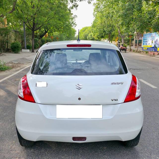 https://images10.gaadi.com/usedcar_image/4577198/original/processed_584c03c3f5d3ee2b12cd81c91bc55964.jpg?imwidth=6402
