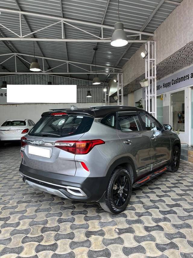 https://images10.gaadi.com/usedcar_image/4577199/original/processed_c60f041e3c2e51f396150bbe86789efd.jpg?imwidth=6402