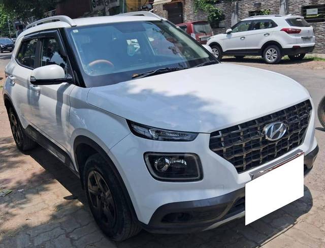 https://images10.gaadi.com/usedcar_image/4577201/original/processed_9b290cfe27fe85fbf7eede781a2332a7.jpg?imwidth=6401