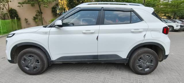 https://images10.gaadi.com/usedcar_image/4577214/original/640d7ab50b0a1e4f2d12c7ccd08d64dc.jpg?imwidth=6402