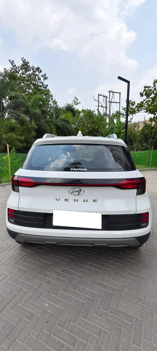 https://images10.gaadi.com/usedcar_image/4577214/original/processed_2db8d276c693e76c21b03bdef8e7912d.jpg?imwidth=6401