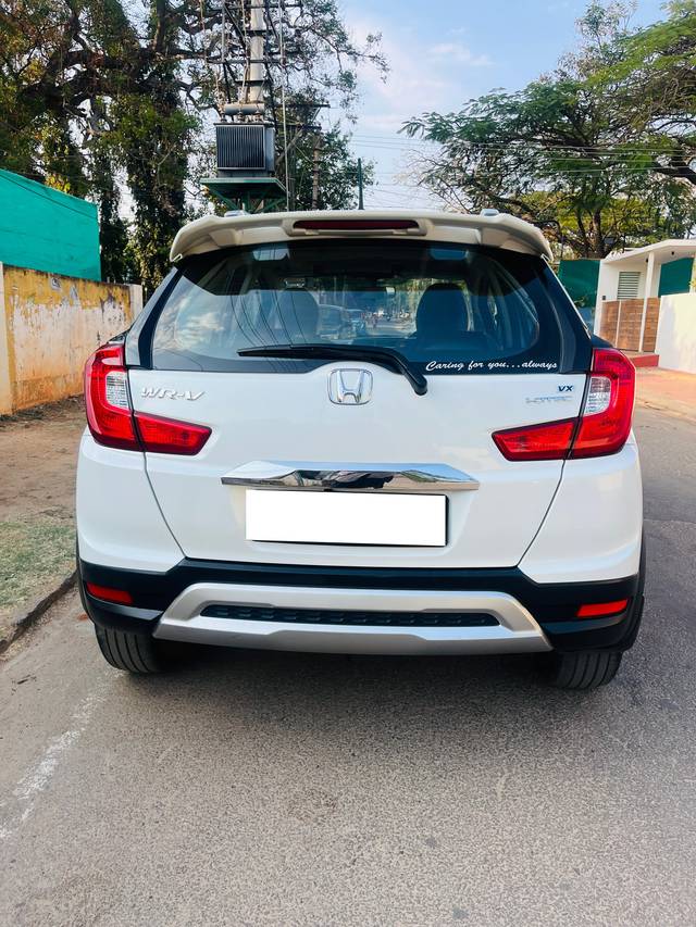 https://images10.gaadi.com/usedcar_image/4577221/original/processed_4b89cd6c-f50d-4895-bb46-a069202b3f2a.jpg?imwidth=6402