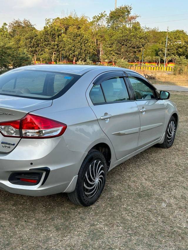 https://images10.gaadi.com/usedcar_image/4577282/original/processed_d5a040bc8e9be62e31a98350479a95a2.jpeg?imwidth=6402