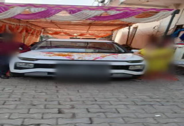 https://images10.gaadi.com/usedcar_image/4577290/original/d24d3e83-fd32-4ffe-88c8-f7dafe0589e9.?imwidth=6400