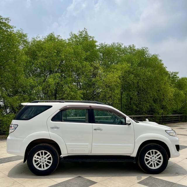 https://images10.gaadi.com/usedcar_image/4577302/original/processed_1a75d82e4abdb3a0215a9045bac1f12a.JPG?imwidth=6401
