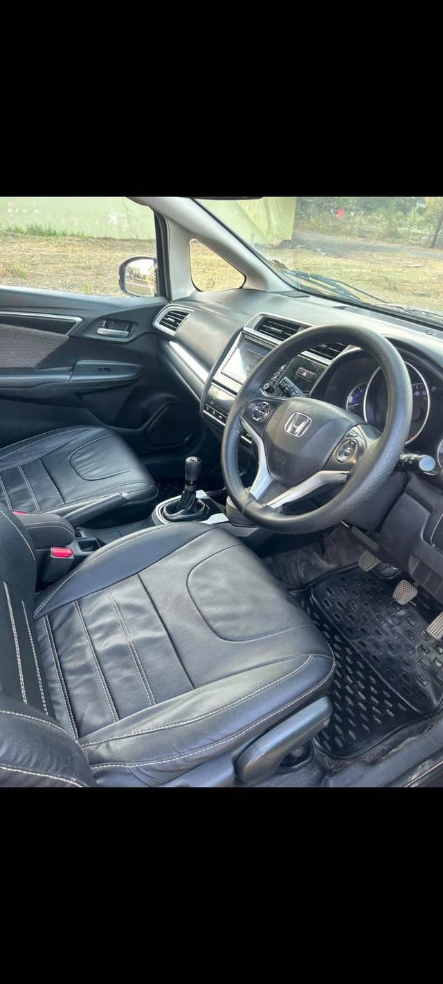 https://images10.gaadi.com/usedcar_image/4577309/original/13db9aaf3af77b2db82bf5e364b68ffa.jpeg?imwidth=6402