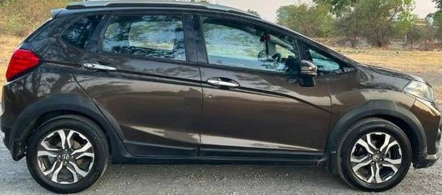https://images10.gaadi.com/usedcar_image/4577309/original/processed_fdb23128a94221b4bbc26a9de5fb3b8d.jpeg?imwidth=6401