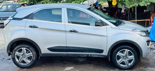 https://images10.gaadi.com/usedcar_image/4577318/original/processed_2b536abd-3e05-4b4b-8587-2c34b0968749.jpg?imwidth=6401