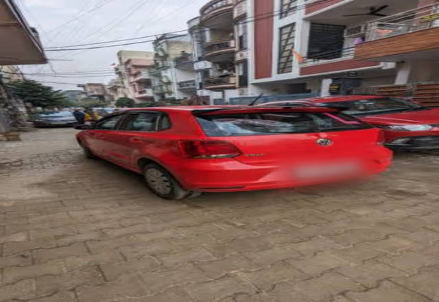 https://images10.gaadi.com/usedcar_image/4577334/original/bb8d8eec-41e9-4a98-ae5f-31babe10a937.?imwidth=6402
