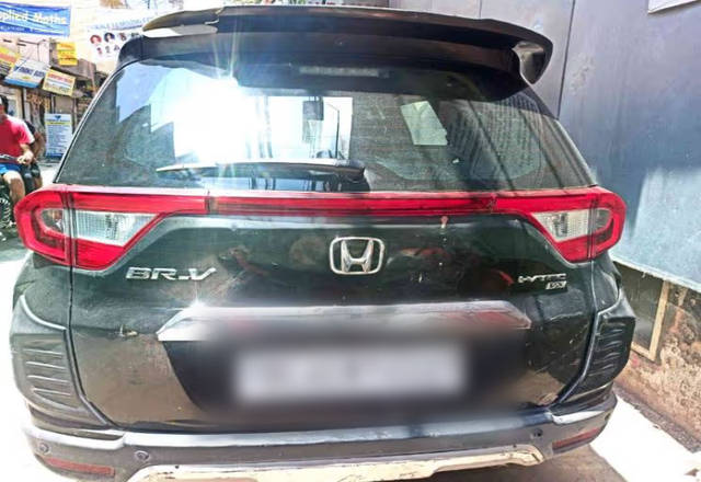 https://images10.gaadi.com/usedcar_image/4577342/original/e6be7b23-fe7a-4017-bec0-31bb5bc60ee0.?imwidth=6401
