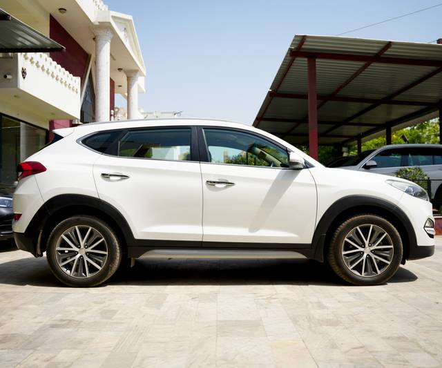 https://images10.gaadi.com/usedcar_image/4577395/original/ae6efb15c40d57a0bc57ac0a8f1381ac.jpg?imwidth=6401