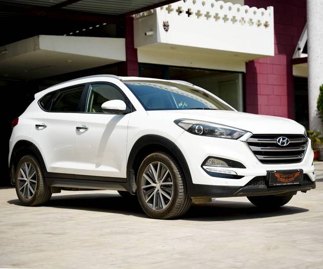 https://images10.gaadi.com/usedcar_image/4577395/original/processed_fc5e1dcd2526a6ea5bba853d10f051ff.jpg?imwidth=6400