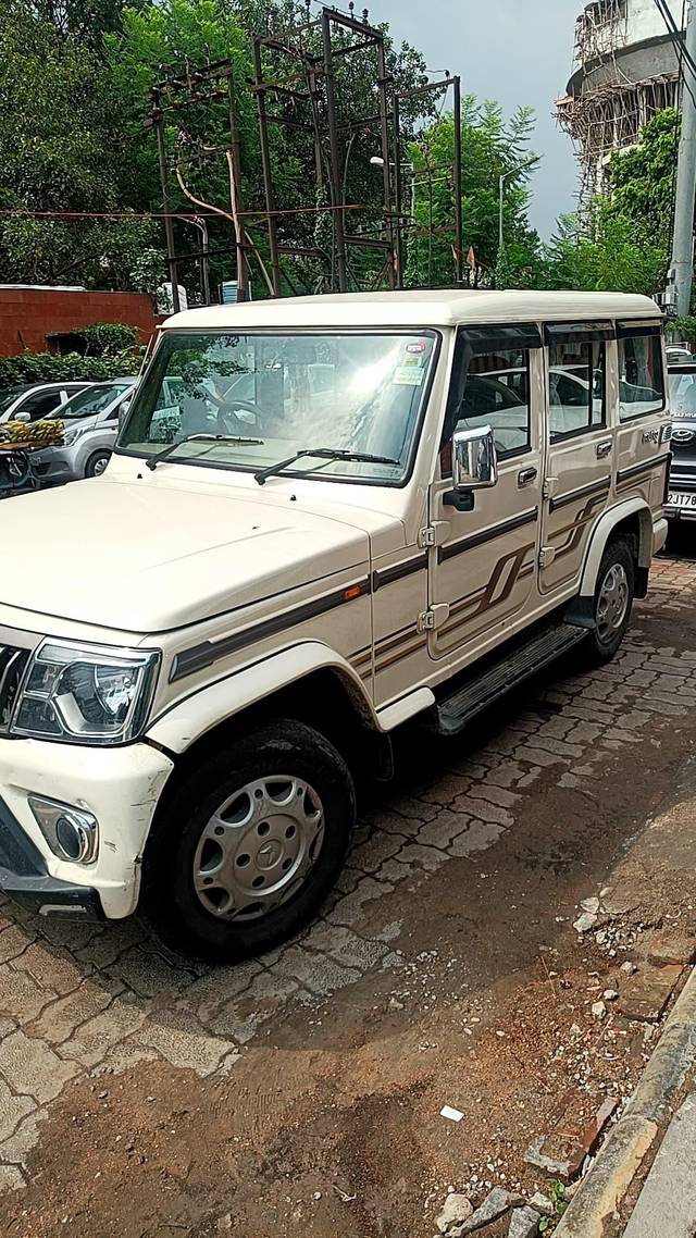 https://images10.gaadi.com/usedcar_image/4577401/original/processed_f11c7cace40c5a28cc0ad3fadb800859.jpg?imwidth=6400