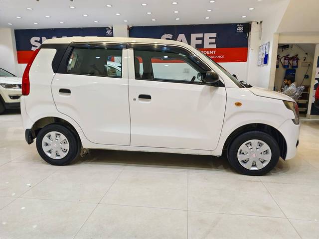 https://images10.gaadi.com/usedcar_image/4577402/original/processed_82677cefa70d587d5b14e4cd3d679a84.jpg?imwidth=6401