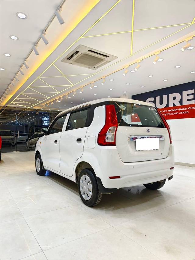 https://images10.gaadi.com/usedcar_image/4577402/original/processed_9b75d891c19c92e6523823d37ddea171.jpg?imwidth=6402