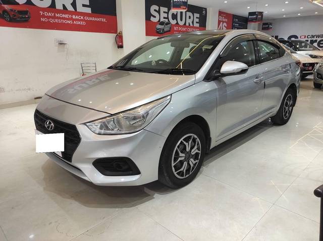 https://images10.gaadi.com/usedcar_image/4577416/original/processed_556488d4b8a2fad0b6dcbd258108bd16.jpg?imwidth=6402