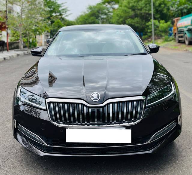 https://images10.gaadi.com/usedcar_image/4577432/original/processed_74193c3a9a7f61952b7e7cc231b409e2.jpeg?imwidth=6402