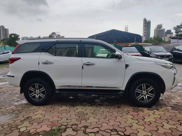 https://images10.gaadi.com/usedcar_image/4577439/original/processed_13f0845c83fa7e5828286bebfc233327.jpeg?imwidth=6401