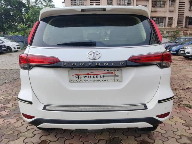 https://images10.gaadi.com/usedcar_image/4577439/original/processed_b34c7722976268220687bd647c8aafe6.jpeg?imwidth=6402