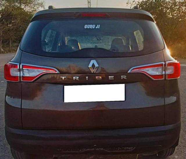https://images10.gaadi.com/usedcar_image/4577441/original/processed_ef721bd111c2e18824f182e2efe0eb84.jpg?imwidth=6402