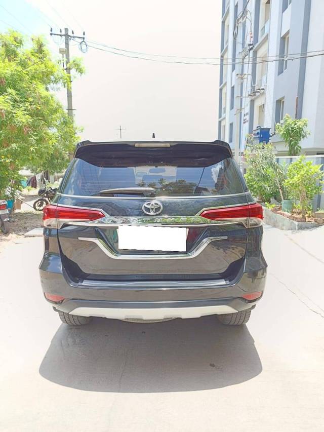 https://images10.gaadi.com/usedcar_image/4577535/original/processed_c68fb84b88bb07ef38e388009c32cc0a.jpg?imwidth=6402