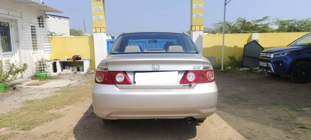 https://images10.gaadi.com/usedcar_image/4577542/original/processed_54ae103214550b12d04f8aaaa5e4b730.jpg?imwidth=6402