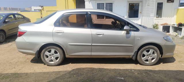 https://images10.gaadi.com/usedcar_image/4577542/original/processed_65b0d2189780d9f5a419420fdc043c3f.jpg?imwidth=6401