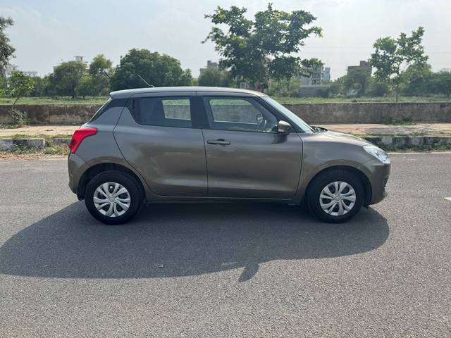 https://images10.gaadi.com/usedcar_image/4577543/original/c62363dfd94ed33c0fa013f330f938ce.jpg?imwidth=6401