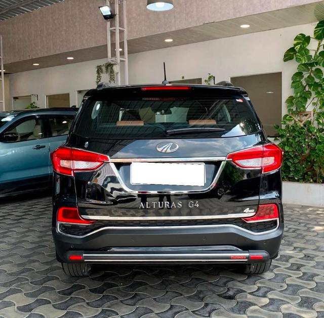https://images10.gaadi.com/usedcar_image/4577579/original/processed_f2b9402f68fa95c4604864380395a80b.jpg?imwidth=6402