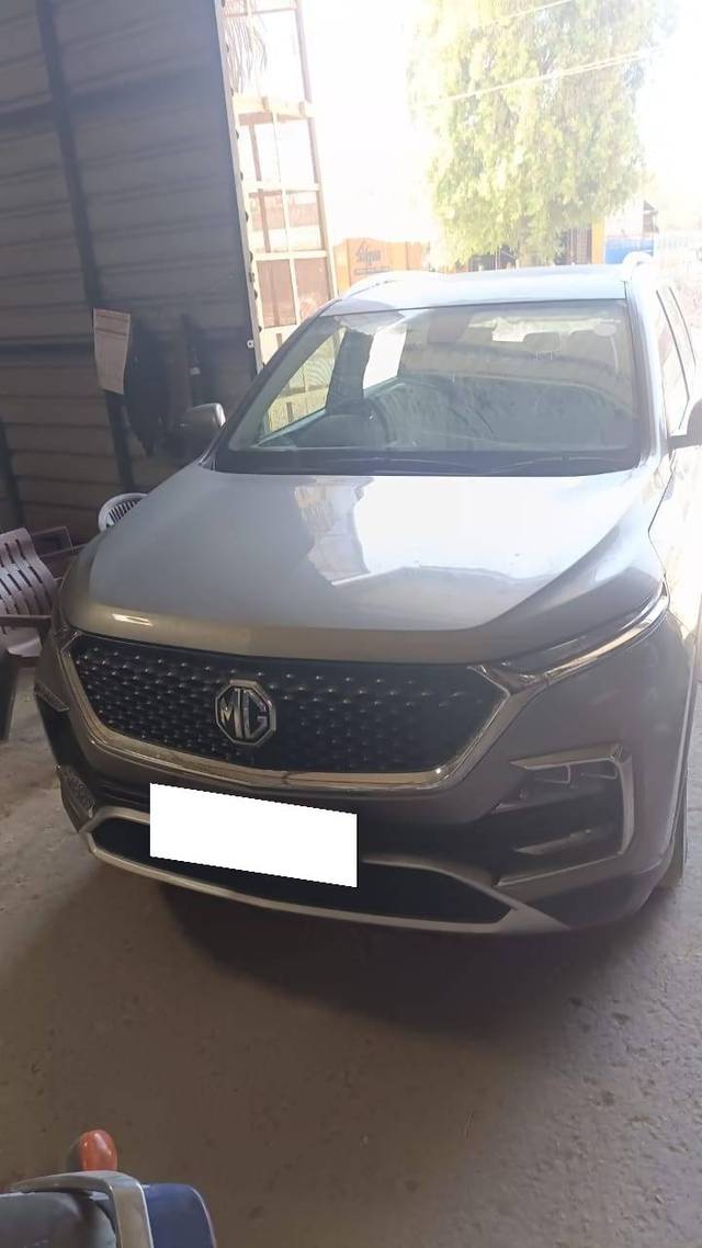 https://images10.gaadi.com/usedcar_image/4577612/original/processed_ebb8d135-dd36-42a0-b31e-d353a6529afe.jpg?imwidth=6400