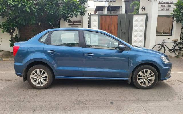 https://images10.gaadi.com/usedcar_image/4577634/original/processed_958474e963ae7da73f0b6a6778b0b6b9.jpg?imwidth=6401