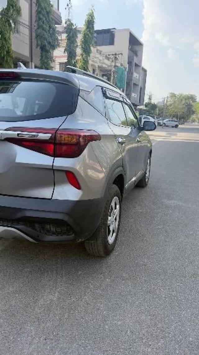 https://images10.gaadi.com/usedcar_image/4577637/original/processed_65942759-a24e-45c6-92ae-5618da5c03d4.jpeg?imwidth=6400
