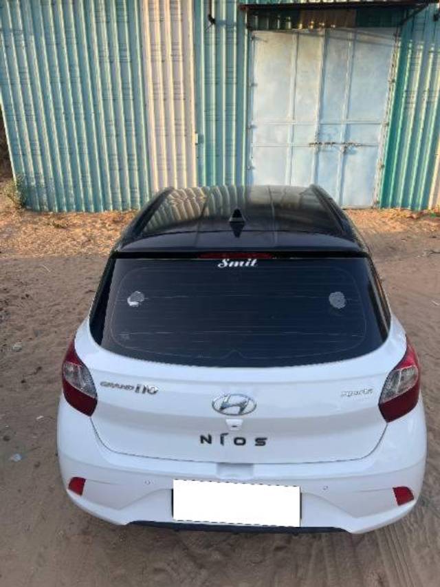 https://images10.gaadi.com/usedcar_image/4577638/original/processed_2cbc7804-ecf3-482c-a020-9f61b2d5fd7a.jpg?imwidth=6402