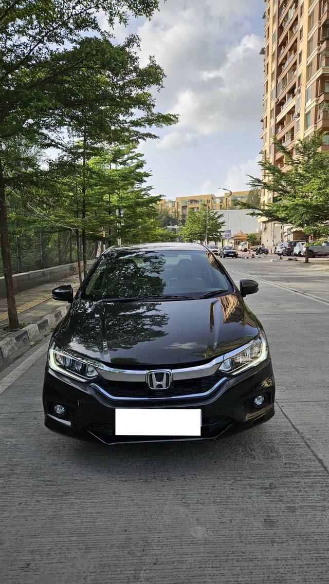 https://images10.gaadi.com/usedcar_image/4577642/original/processed_27a65924b99c849867db1a26f1814203.jpg?imwidth=6402