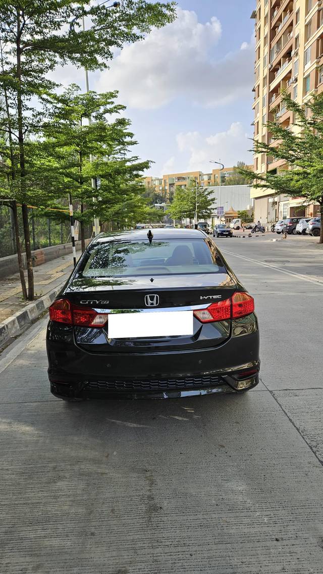 https://images10.gaadi.com/usedcar_image/4577642/original/processed_4343435a3fc4286c852f104a80e66196.jpg?imwidth=6401