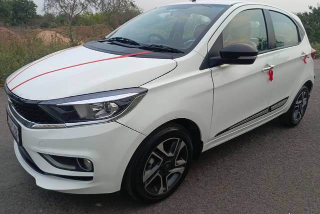 https://images10.gaadi.com/usedcar_image/4577645/original/processed_e054305a8e2977de490455f40c86340d.jpg?imwidth=6400