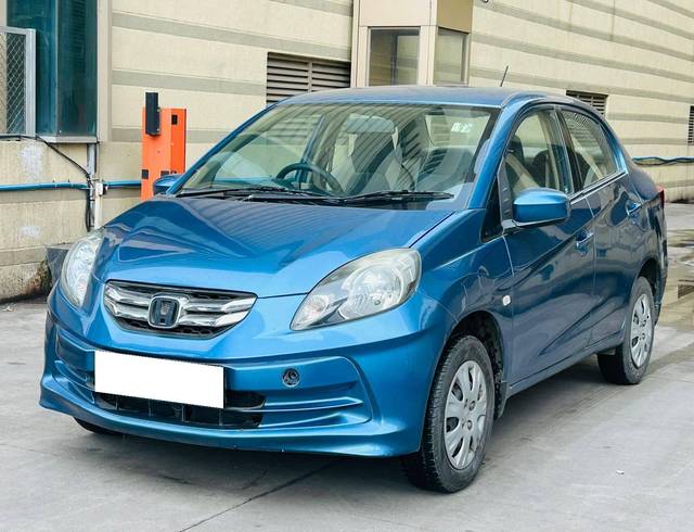 https://images10.gaadi.com/usedcar_image/4577646/original/processed_c4ad7842ce333f7628d7a2aa7b639879.jpg?imwidth=6402