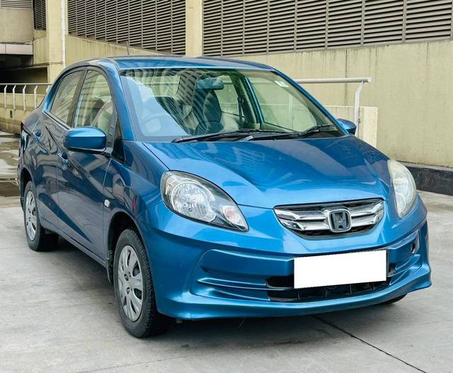 https://images10.gaadi.com/usedcar_image/4577646/original/processed_f4099f697fc6a8049776dc2d11d5592f.jpg?imwidth=6400