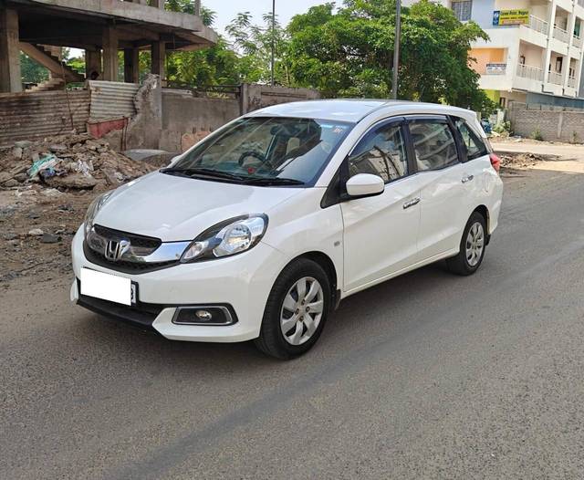 https://images10.gaadi.com/usedcar_image/4577650/original/processed_6507ac32b3246d3a39e87bb5b532a7df.jpg?imwidth=6402