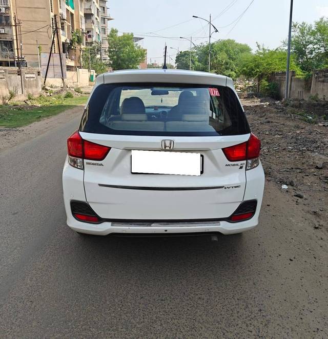https://images10.gaadi.com/usedcar_image/4577650/original/processed_790182ee60ce86d8e5badcaa13a053d7.jpg?imwidth=6401