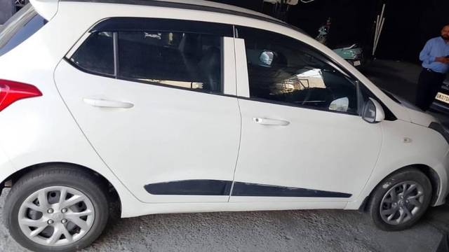 https://images10.gaadi.com/usedcar_image/4577658/original/processed_c95c6cf7-5e7e-49e3-b49f-609bba09d265.jpeg?imwidth=6401
