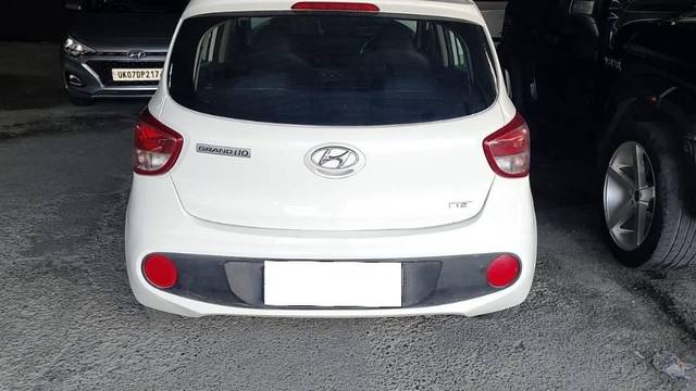 https://images10.gaadi.com/usedcar_image/4577658/original/processed_ddd50c0b-9c5f-45a4-8a27-023a615cda44.jpeg?imwidth=6402