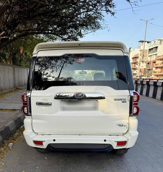 https://images10.gaadi.com/usedcar_image/4577659/original/processed_5cef1bd7cd6ba5a1ed32287434673442.jpg?imwidth=6402