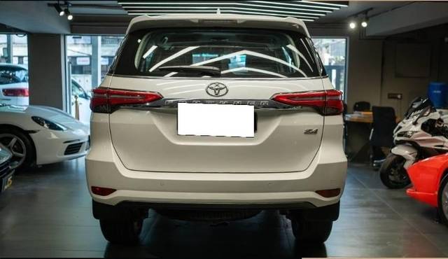 https://images10.gaadi.com/usedcar_image/4577685/original/processed_5d3510c7454787f34e07832e89f5449d.jpg?imwidth=6401