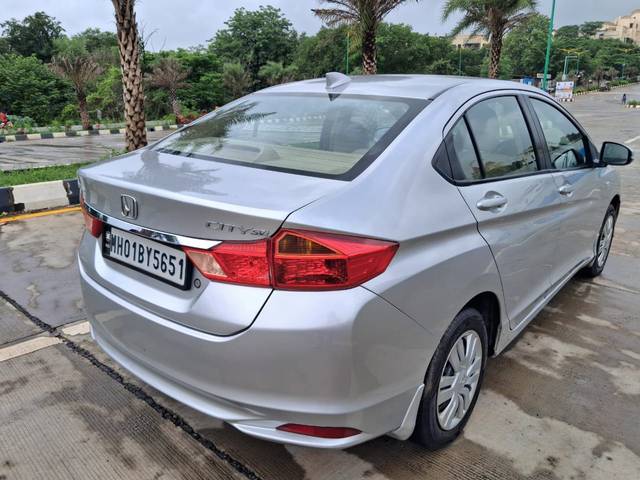https://images10.gaadi.com/usedcar_image/4577694/original/4d6525f0f9a777cd7244ea3d1478a3cf.jpg?imwidth=6402