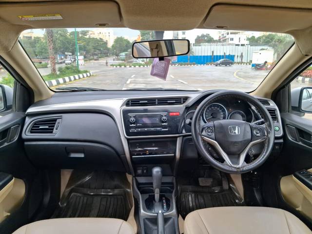 https://images10.gaadi.com/usedcar_image/4577694/original/a293457aa8b1b5c3e47827c21fa9a94b.jpg?imwidth=6401