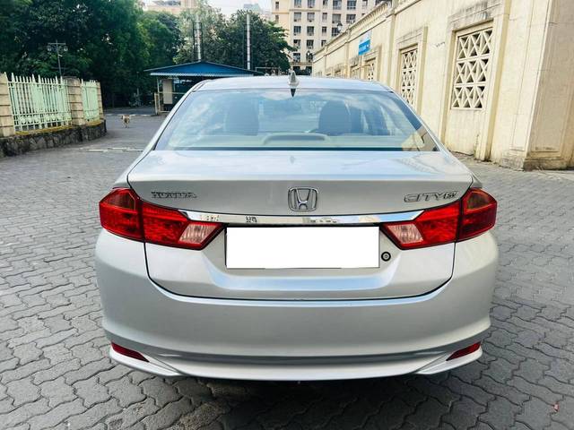 https://images10.gaadi.com/usedcar_image/4577694/original/processed_3937ca8d8422d04cecda0d90fc7f3346.jpg?imwidth=6402