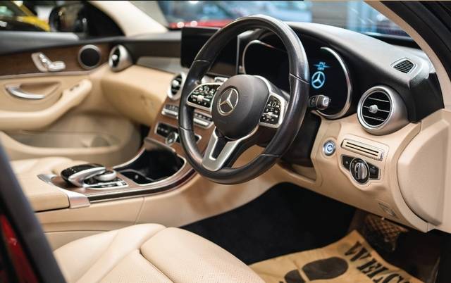 https://images10.gaadi.com/usedcar_image/4577697/original/1a18e02321fcfd3838f8c27e705aeac1.jpg?imwidth=6402