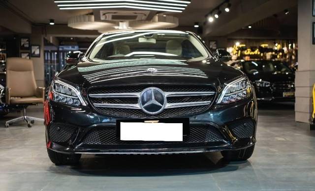 https://images10.gaadi.com/usedcar_image/4577697/original/processed_b6e83991dd5d638b8ff03614a62d5d17.jpg?imwidth=6400